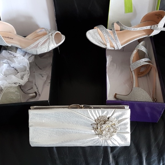 Wedding dress - Picture 5 of 7